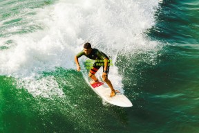 华体会_费尔南迪尼奥宣布挂靴，家庭优先，告别绿茵场