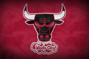 华体会-越南绿茵场虚惊一幕，武文清伤情乐观 裴进勇生日许愿助团队告捷