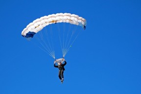 【华体会官网】NE𝗥S双线告捷，2025赛季好事成双铸就体育传奇