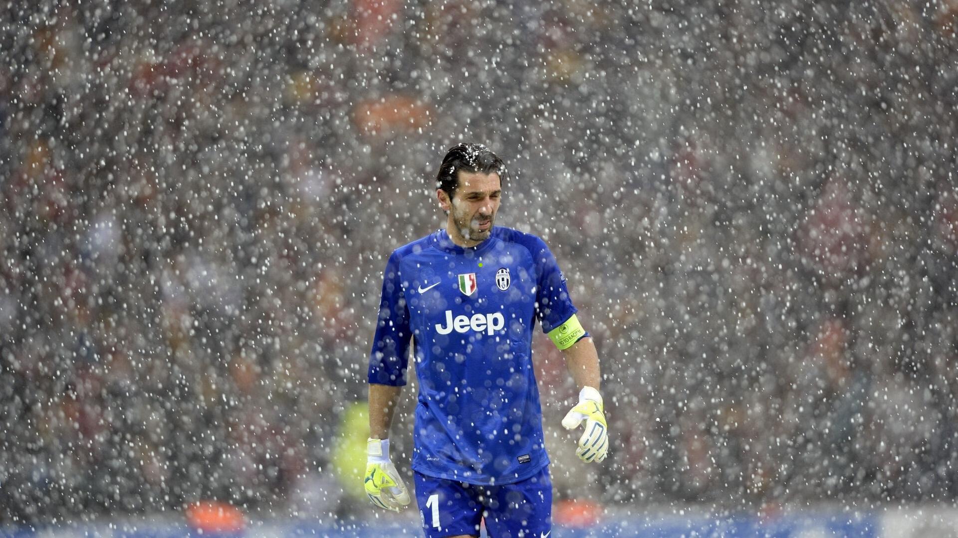 马丁内斯力挺C罗国家队席位，30场25球彰显不可或缺战术价值